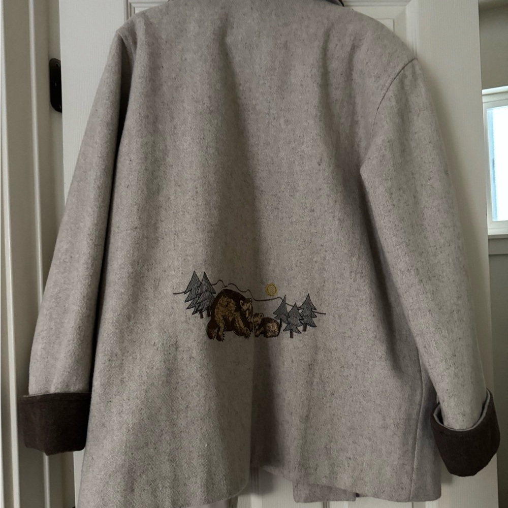 Vintage Gray Wool Jacket with Bear and Tree Embroidery - Picture 2 of 7